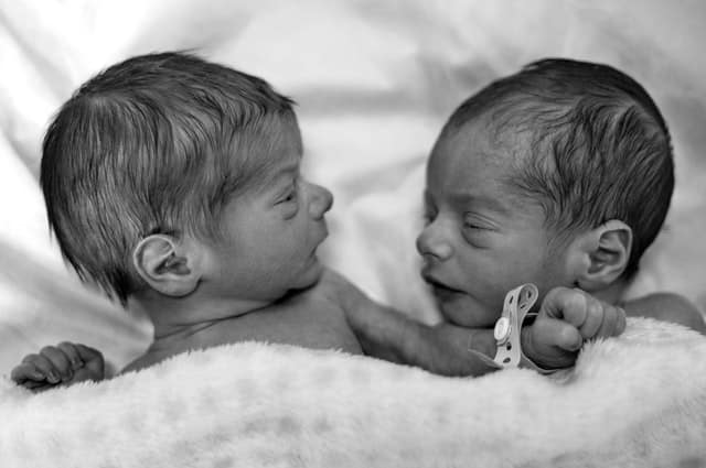 How Early Can You Detect Twins